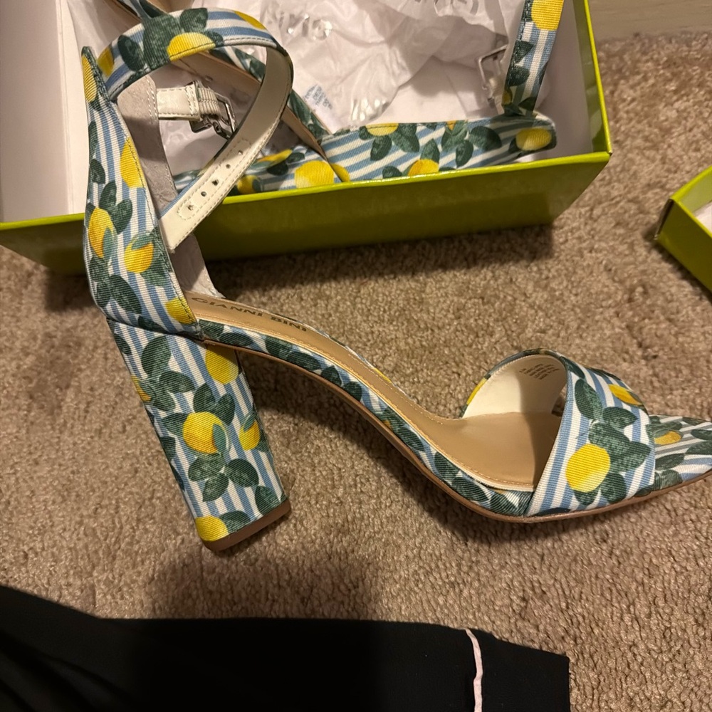 Gianni Bini Lemon Print Block Heels – Size 8.5
